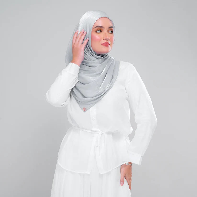 Raia Shawl | Ironless Shimmer in Light Grey