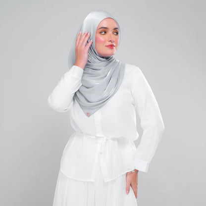 Raia Shawl | Ironless Shimmer in Light Grey