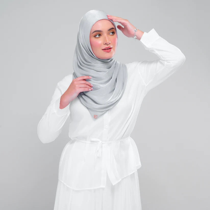 Raia Shawl | Ironless Shimmer in Light Grey