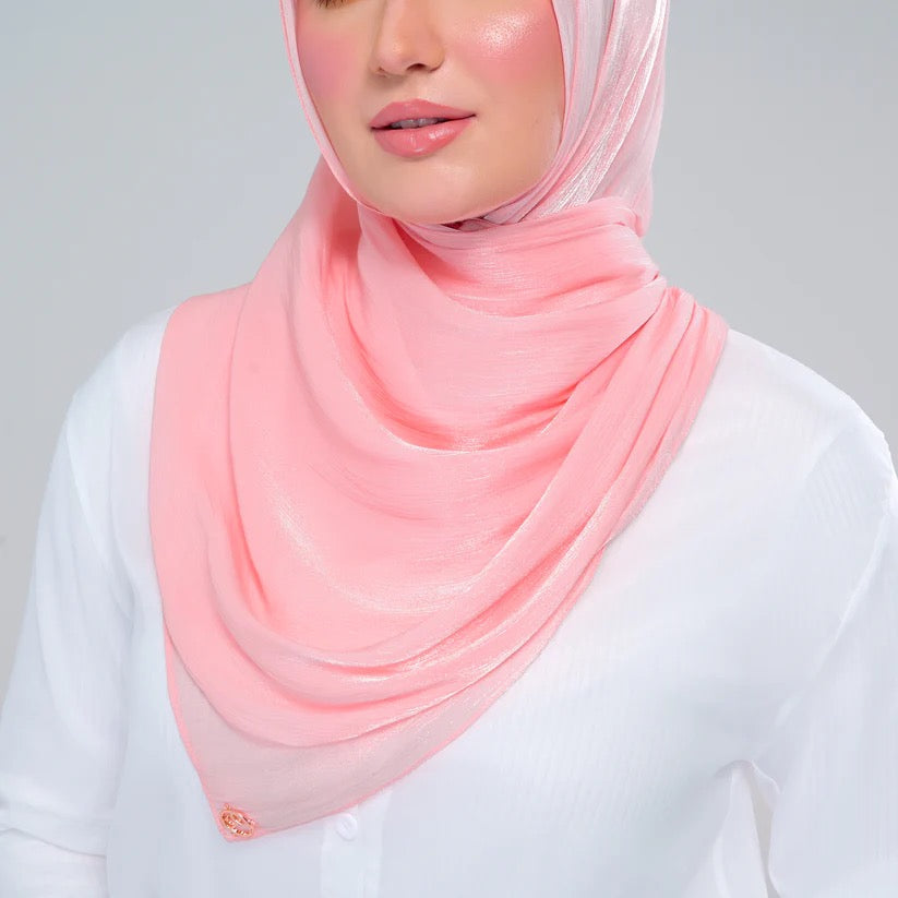 Raia Shawl | Ironless Shimmer in French Pink