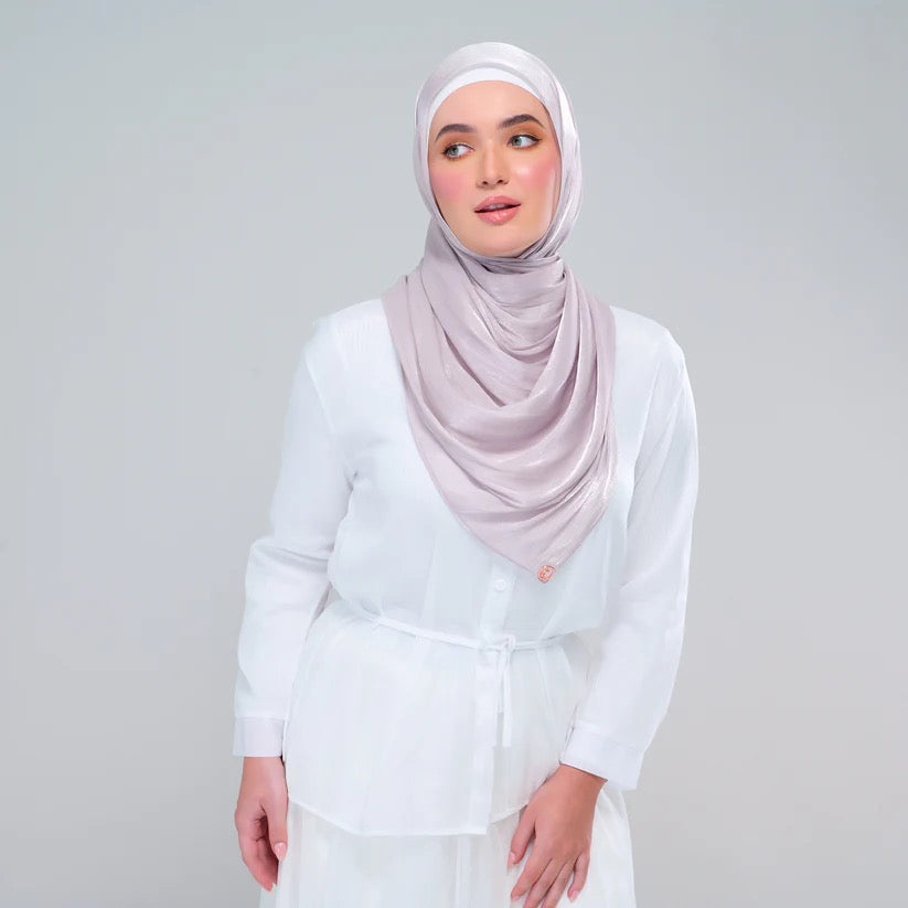 Raia Shawl | Ironless Shimmer in Classic Taupe