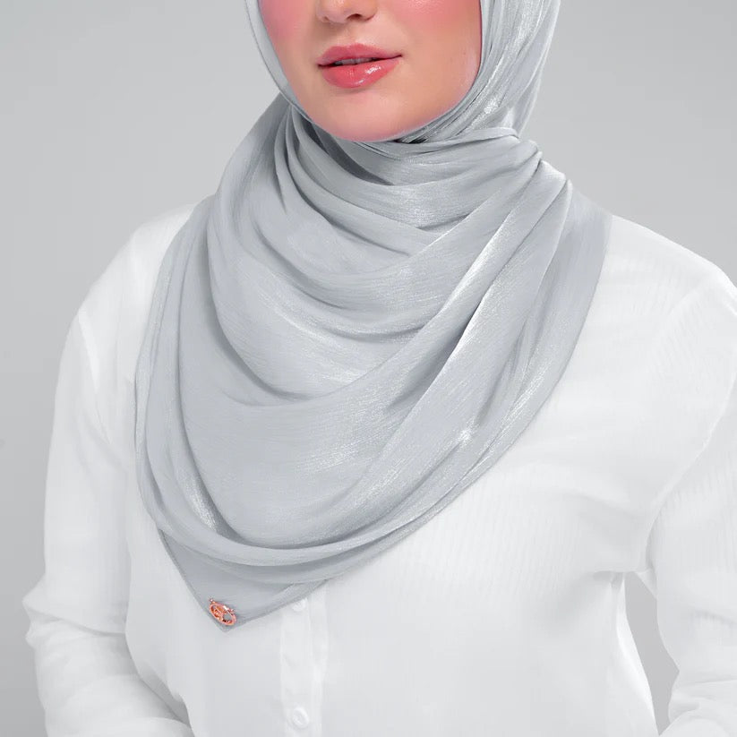 Raia Shawl | Ironless Shimmer in Light Grey