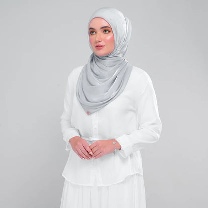 Raia Shawl | Ironless Shimmer in Light Grey